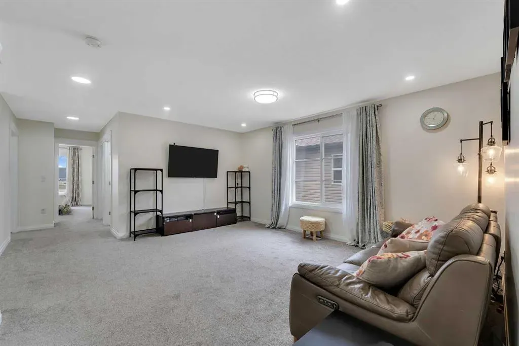 838 Edgefield Street