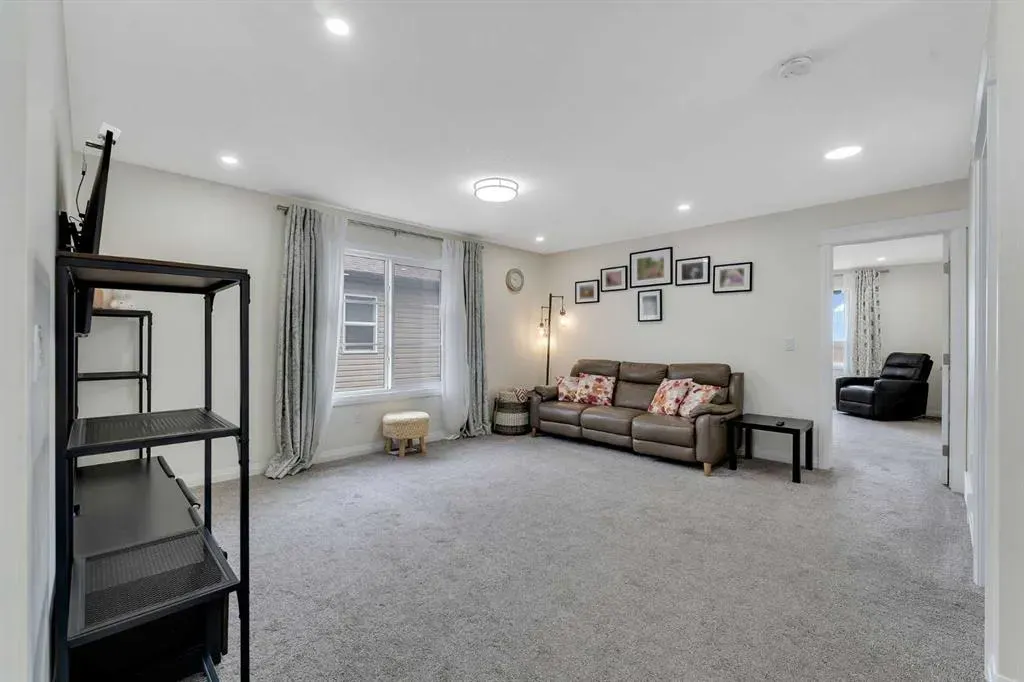 838 Edgefield Street