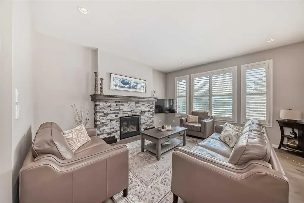 226 West Grove Point SW