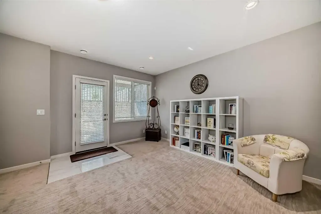 226 West Grove Point SW