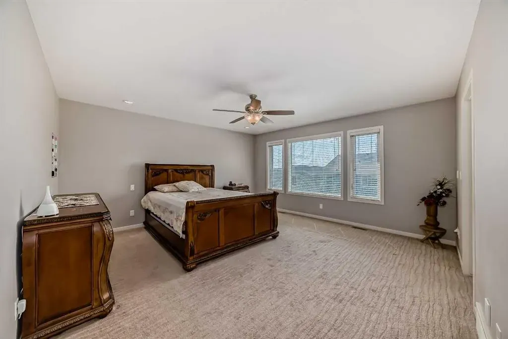 226 West Grove Point SW