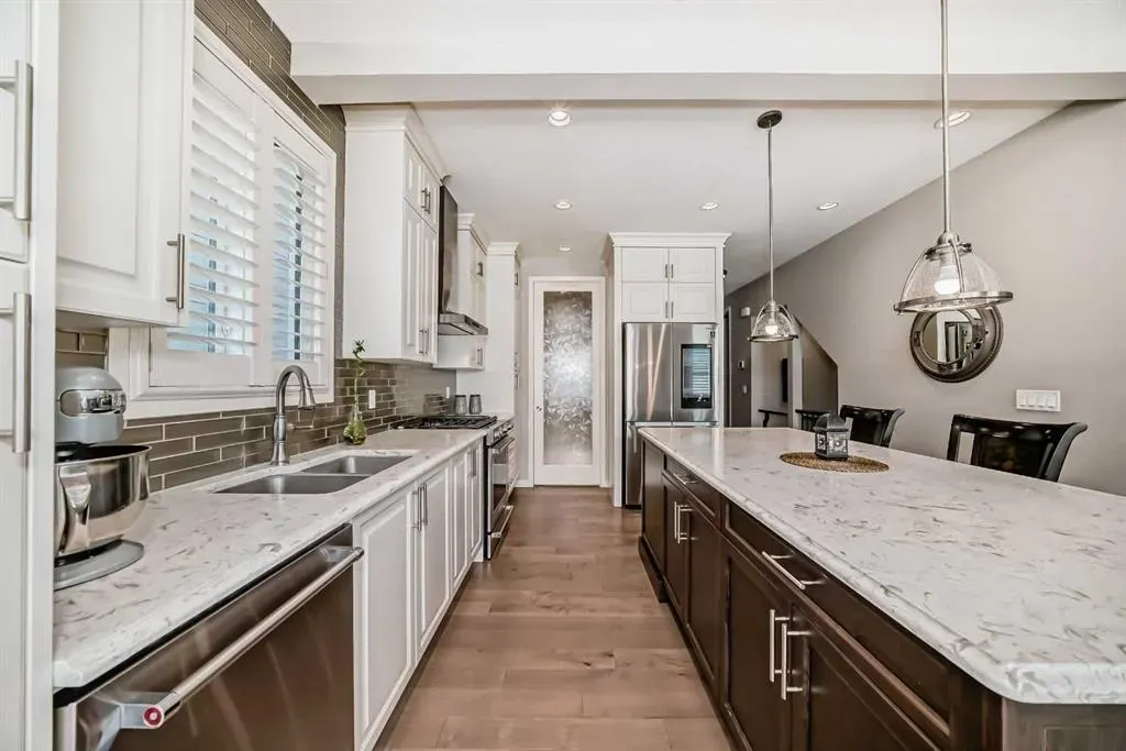 226 West Grove Point SW