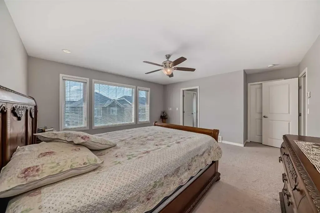 226 West Grove Point SW