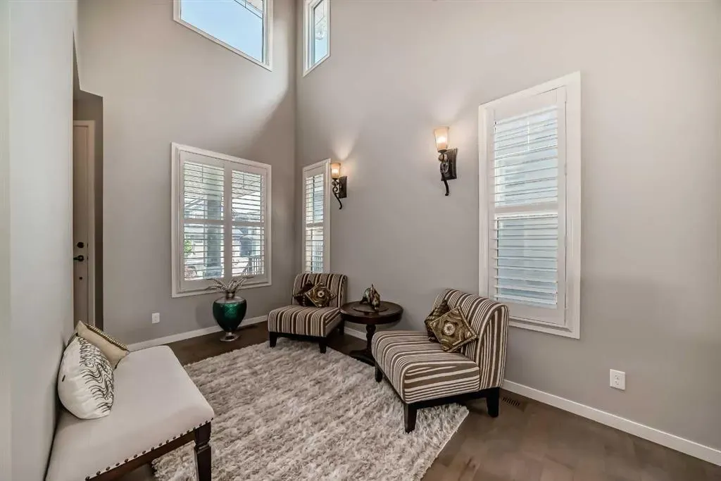 226 West Grove Point SW