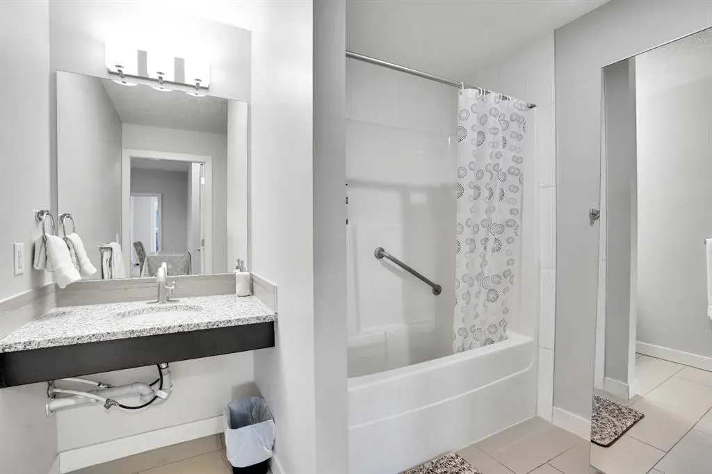 3 Taracove Estate Drive NE, #102