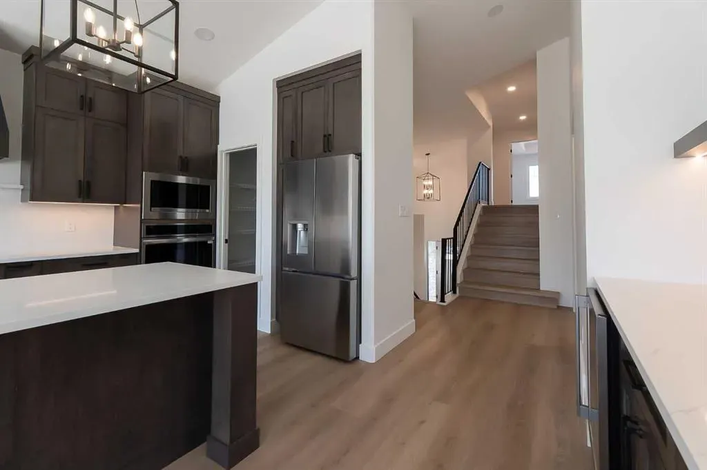 541 Riverhills Way W