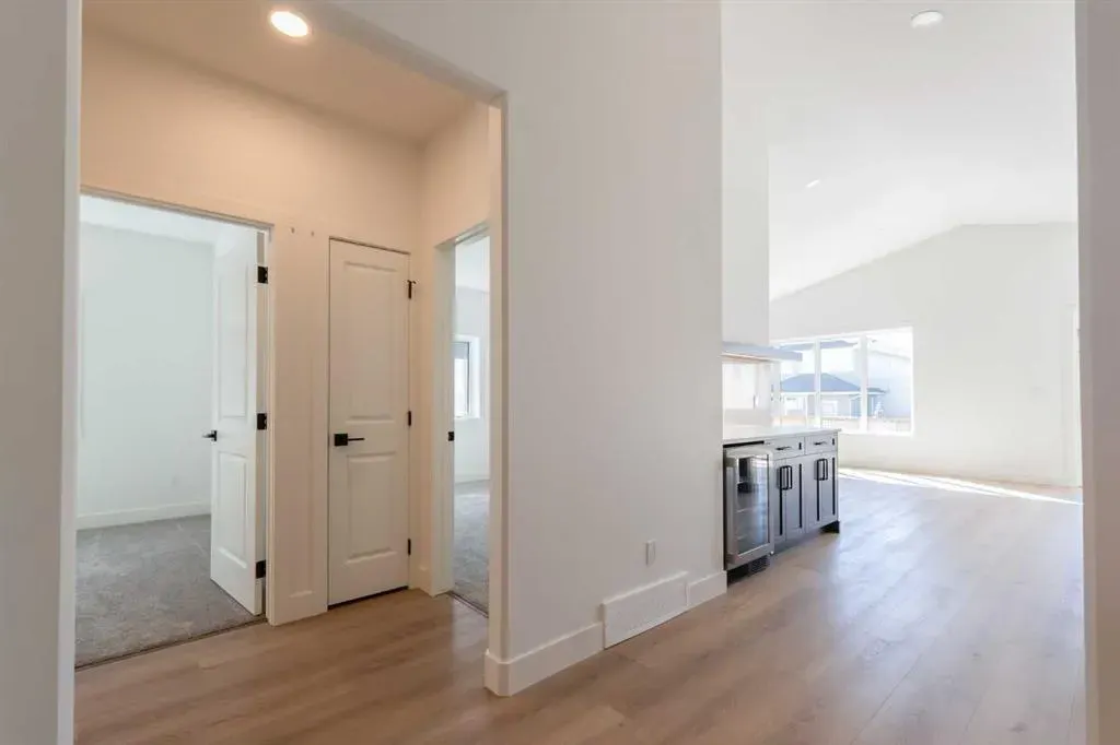 541 Riverhills Way W