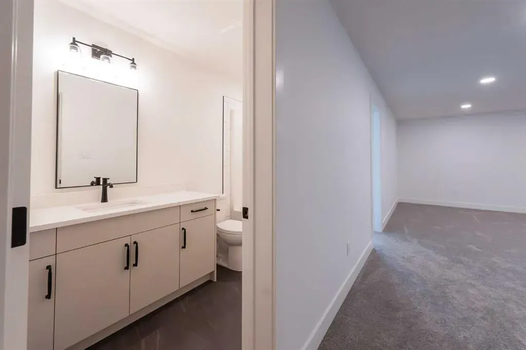 541 Riverhills Way W