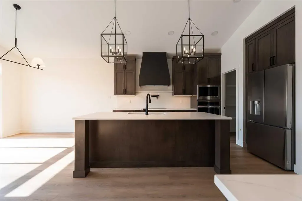 541 Riverhills Way W