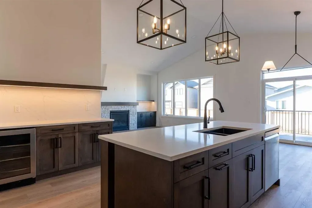 541 Riverhills Way W