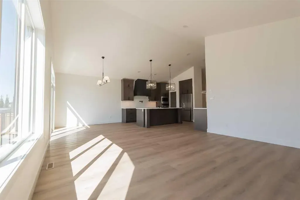 541 Riverhills Way W