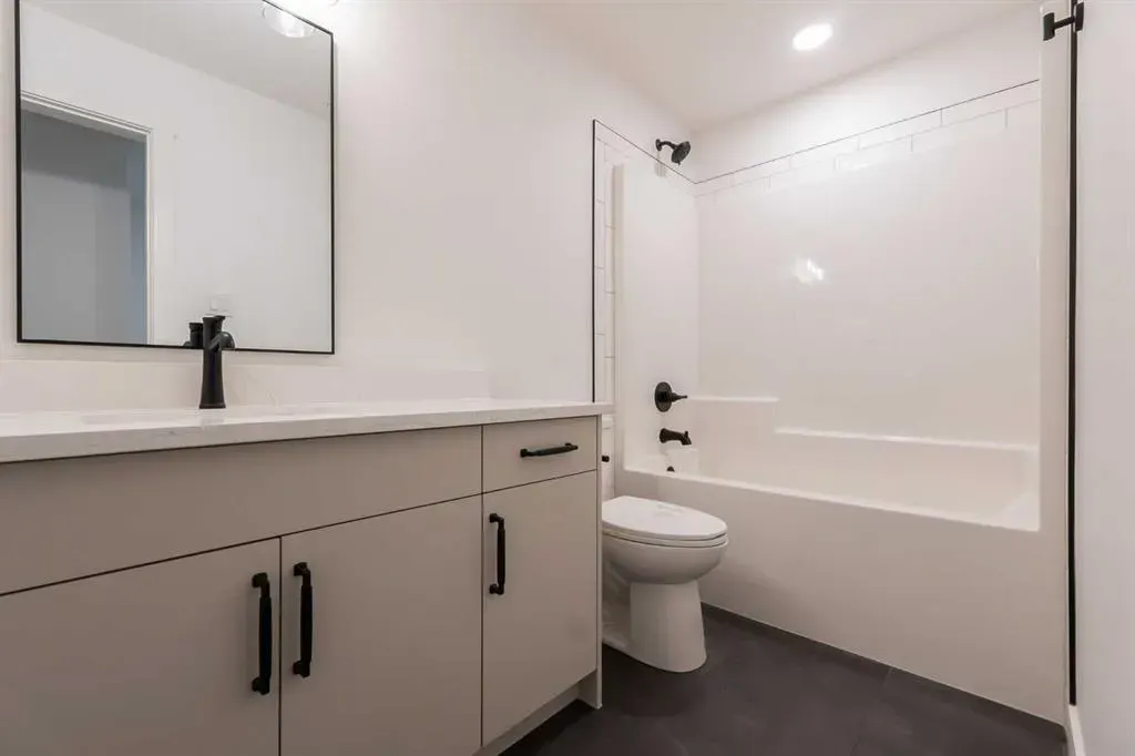 541 Riverhills Way W