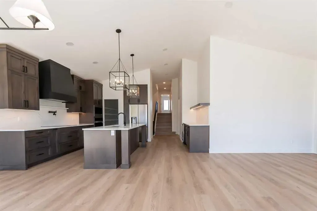 541 Riverhills Way W