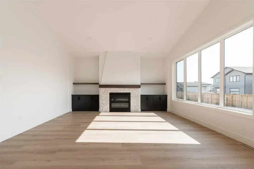 541 Riverhills Way W