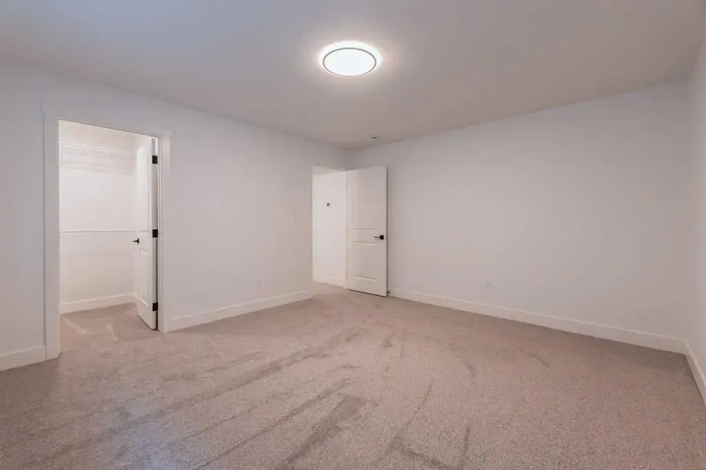 541 Riverhills Way W