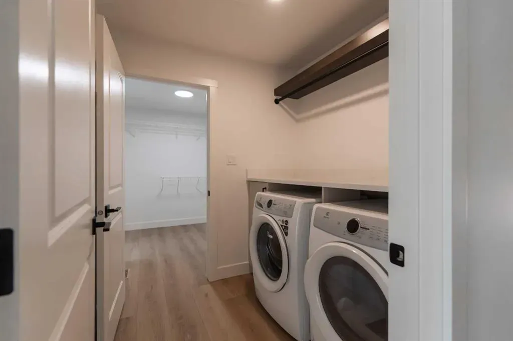 541 Riverhills Way W