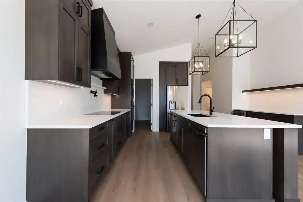 541 Riverhills Way W