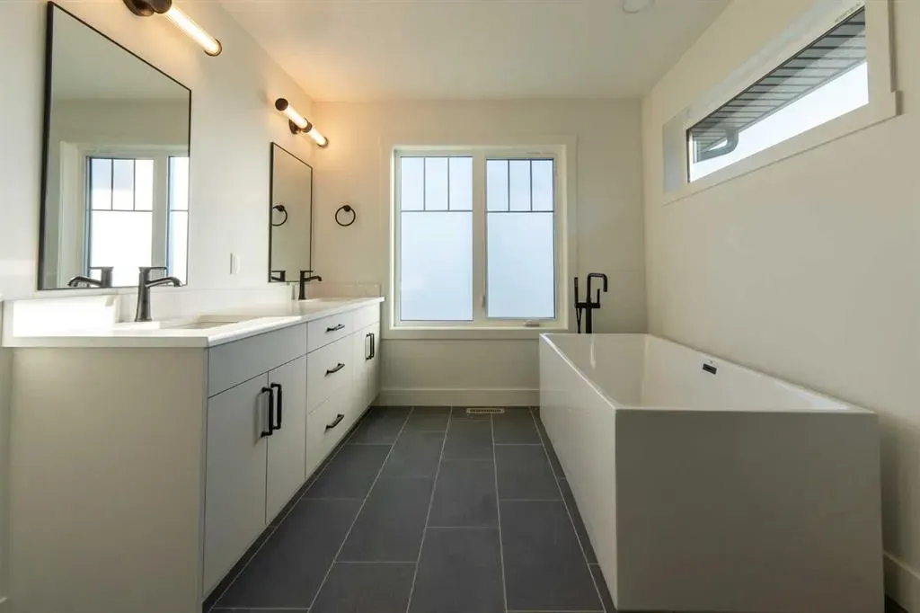 541 Riverhills Way W