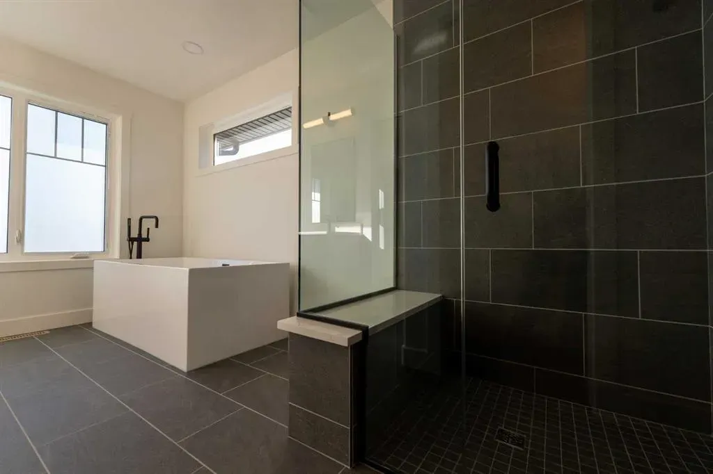 541 Riverhills Way W