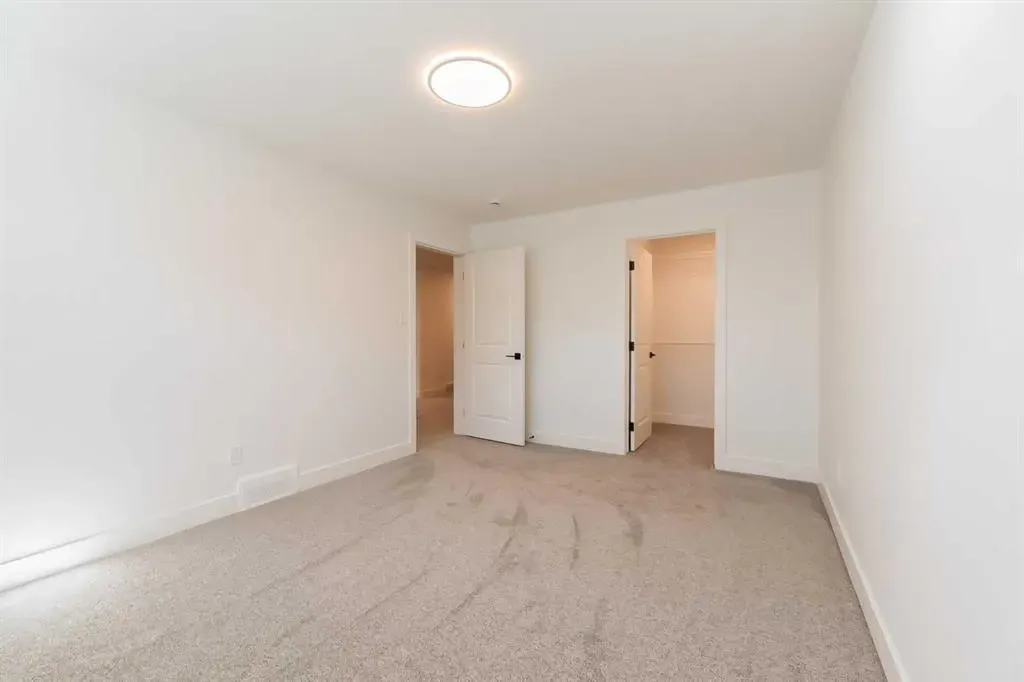 541 Riverhills Way W