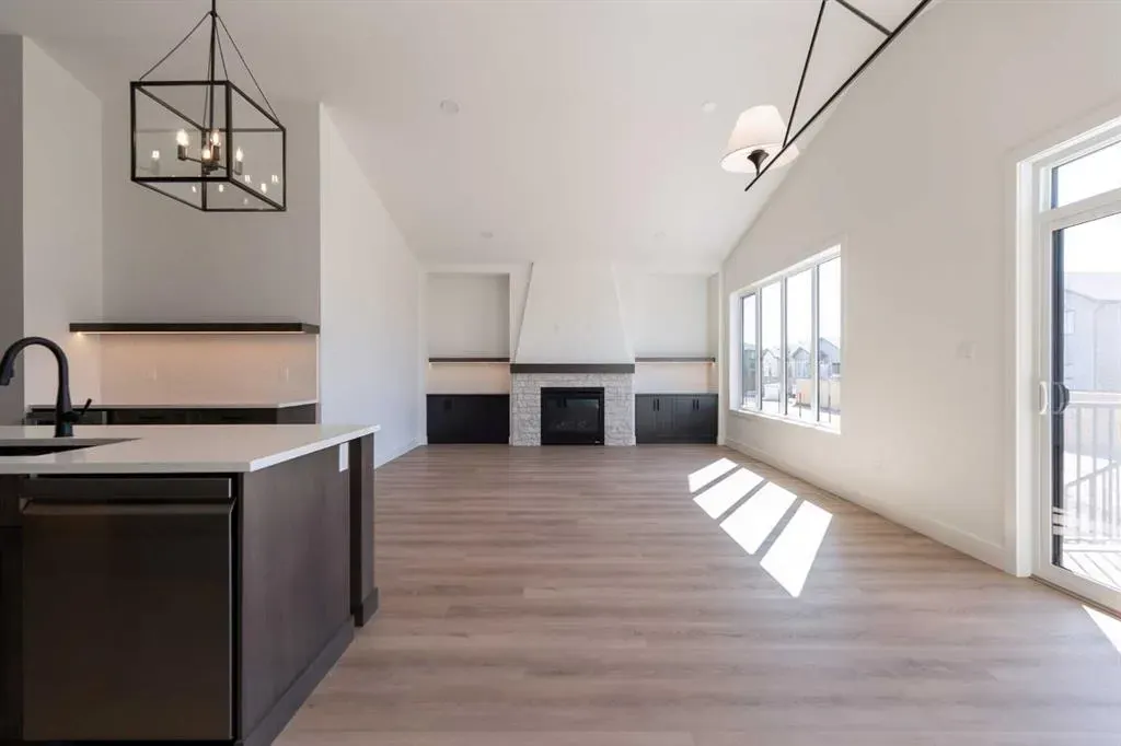 541 Riverhills Way W