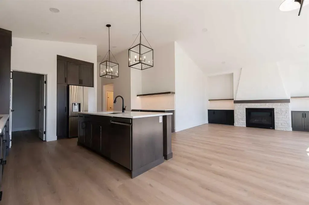 541 Riverhills Way W