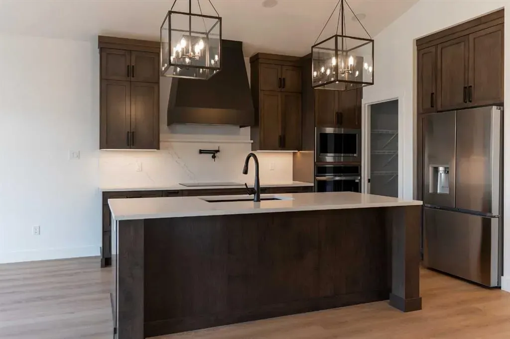 541 Riverhills Way W