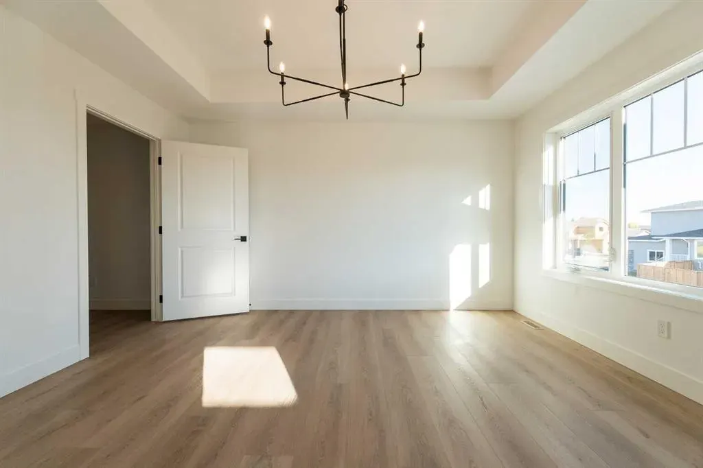 541 Riverhills Way W