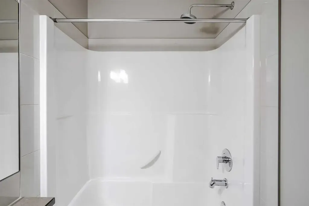 108 Redstone View NE