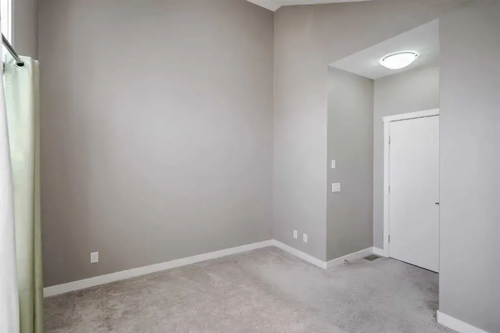 108 Redstone View NE