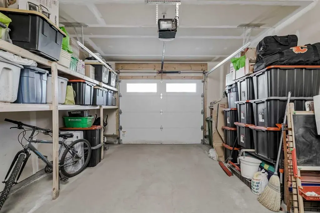 108 Redstone View NE