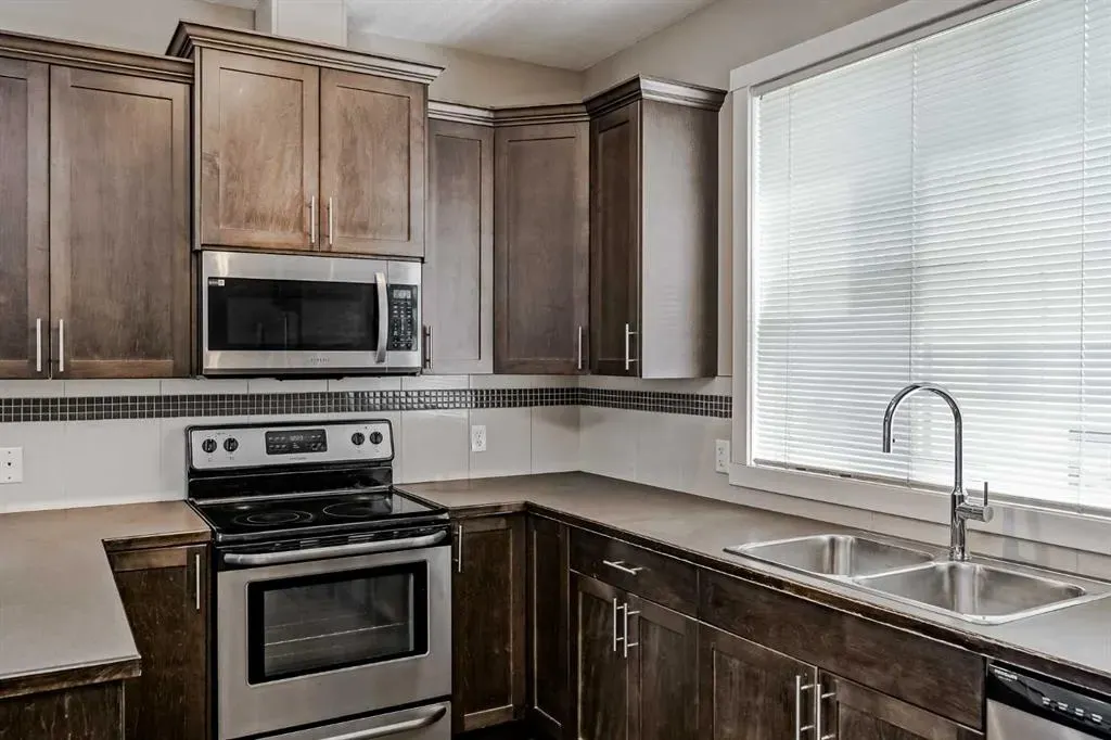 108 Redstone View NE