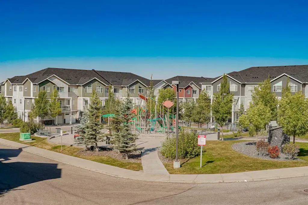 108 Redstone View NE