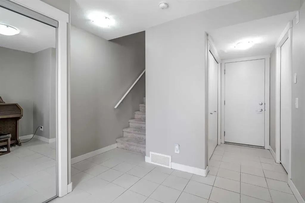 108 Redstone View NE