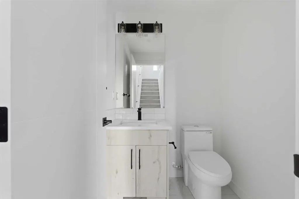 212 32 Avenue NE, #203