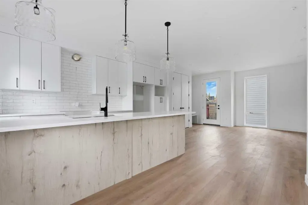 212 32 Avenue NE, #203