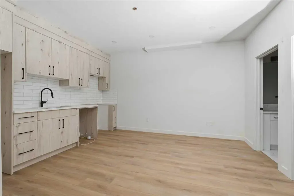 212 32 Avenue NE, #203