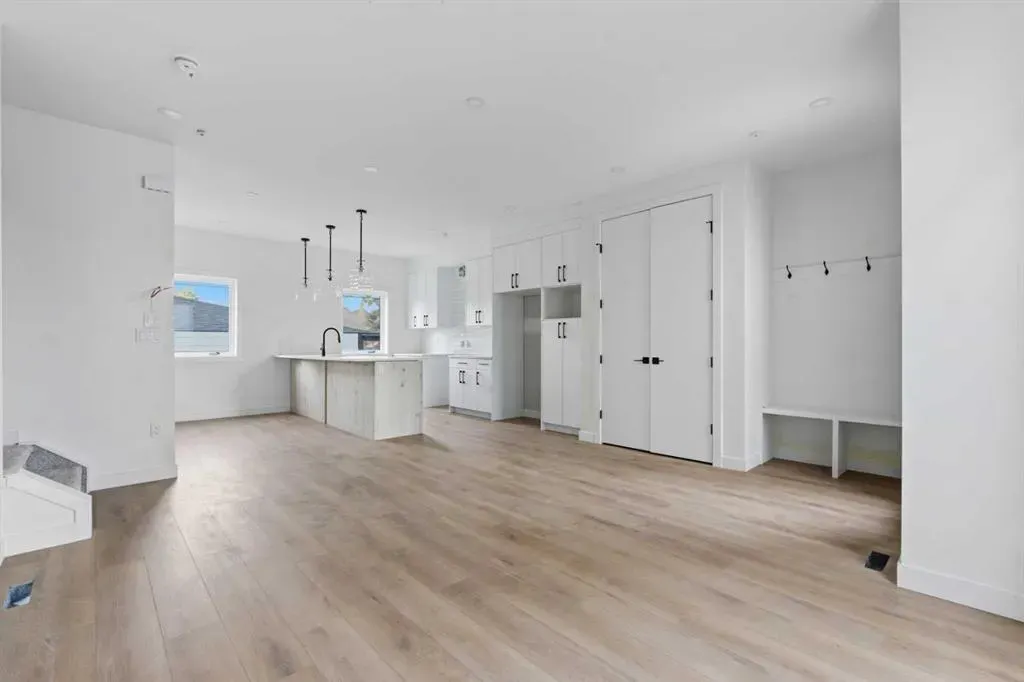 212 32 Avenue NE, #203