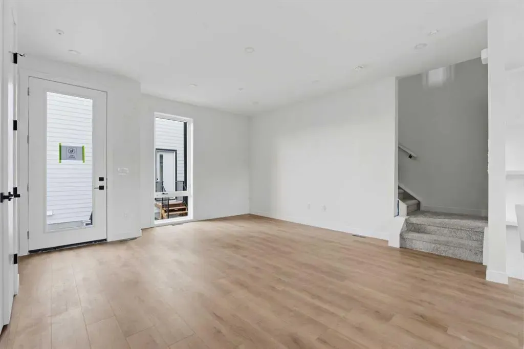 212 32 Avenue NE, #203