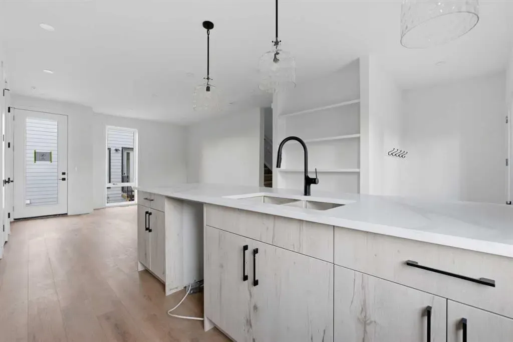 212 32 Avenue NE, #203