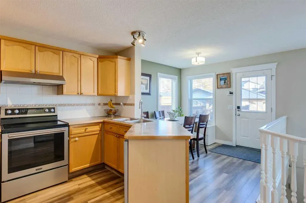 85 Crystal Shores Crescent