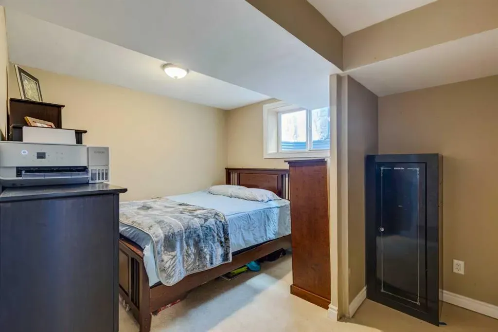 85 Crystal Shores Crescent