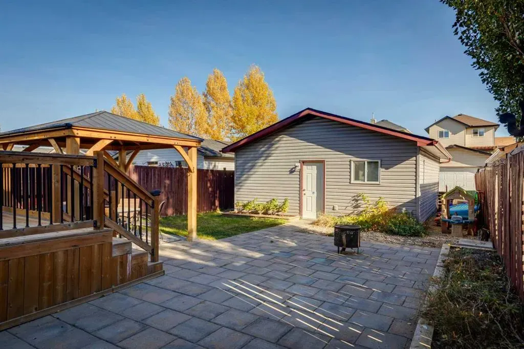 85 Crystal Shores Crescent