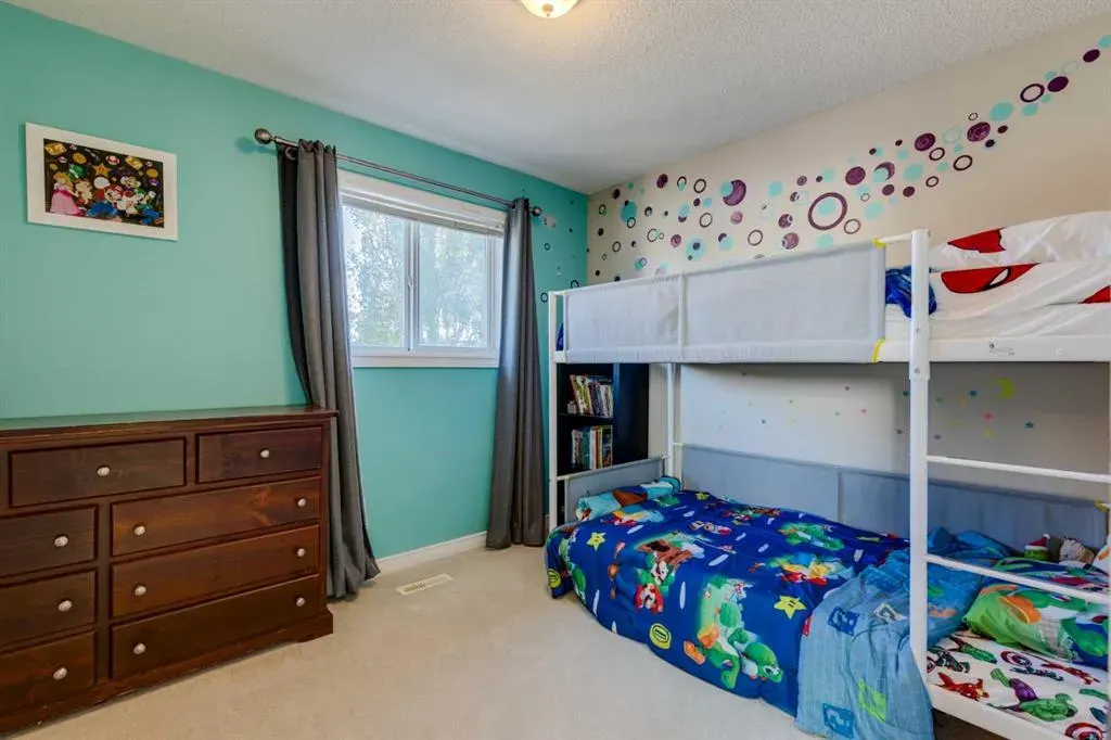 85 Crystal Shores Crescent