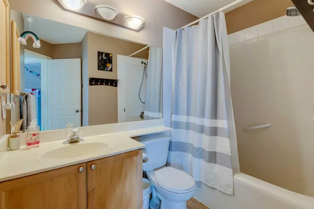 85 Crystal Shores Crescent