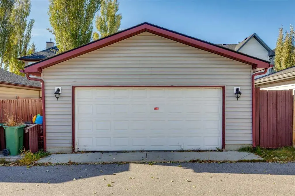 85 Crystal Shores Crescent