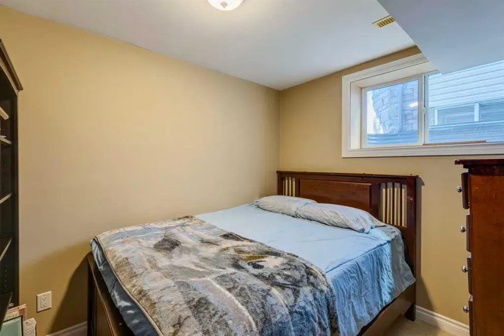 85 Crystal Shores Crescent