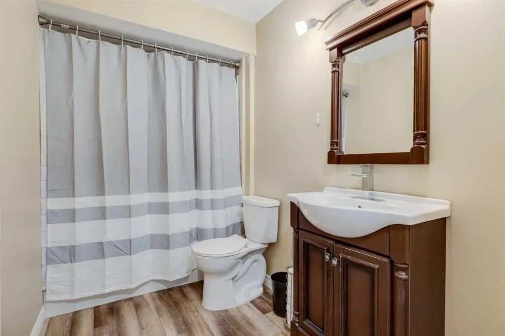 85 Crystal Shores Crescent