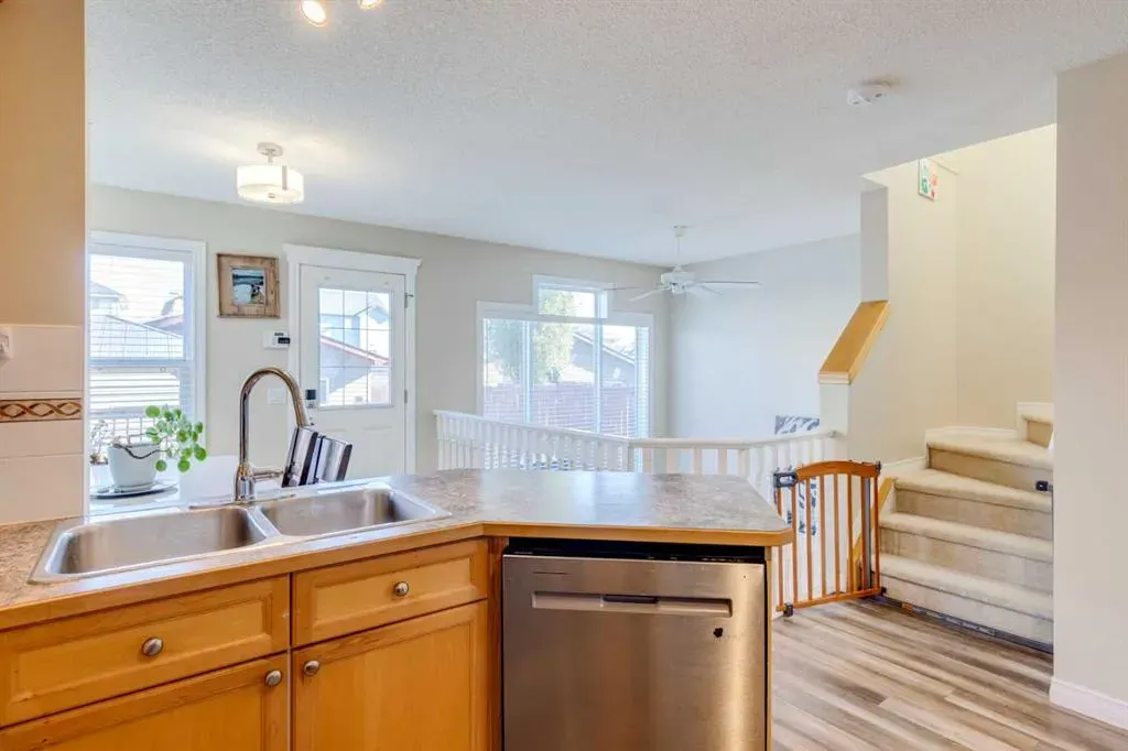 85 Crystal Shores Crescent