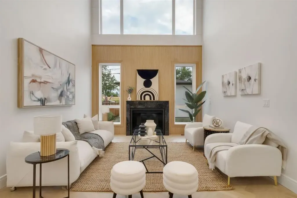 2118 Victoria Crescent NW